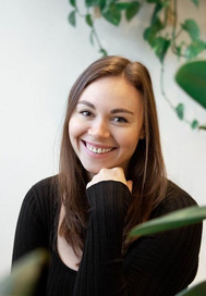 Portrait photo of Eline De Jong