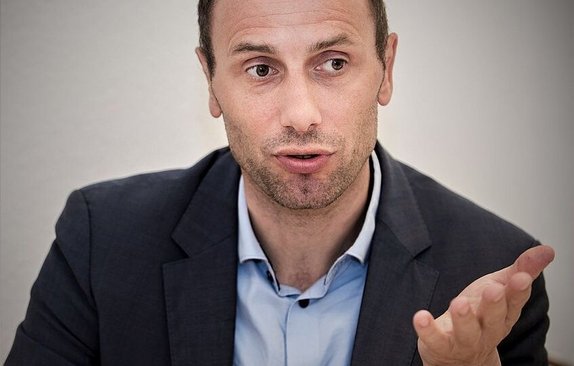 Portrait photo of Roland Verwiebe