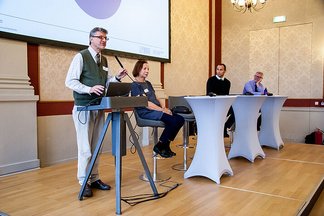 Yuri Kazepov speaking at the VIETRA Conference