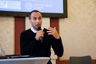 Roland Verwiebe speaking at the VIETRA Conference