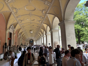 Lunch break in the courtyard of the University of Vienna