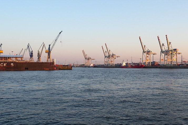 Photo of the harbour in hamburg