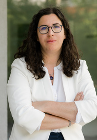 Portrait photo of Cornelia Dlabaja